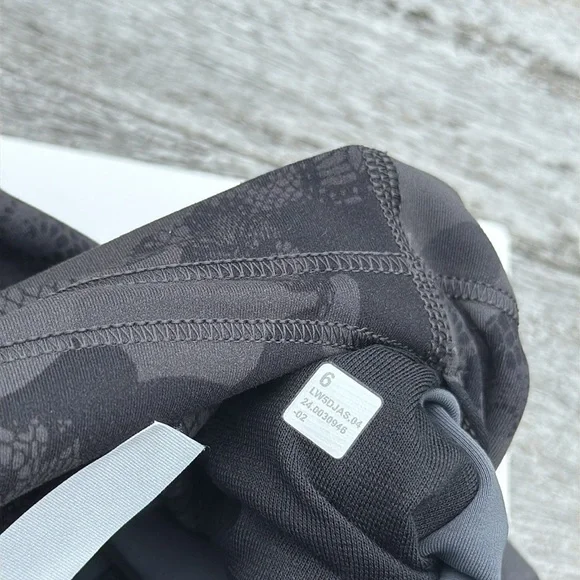 Lululemon Wunder Train High-Rise Tight 28" Heritage Lace Black size 6 NWT - Picture 6 of 7